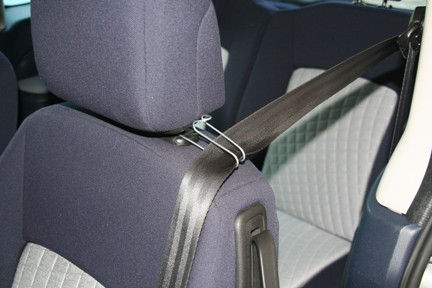 Manette d'ouverture de la ceinture de sécurité pour les cas d'arthrose